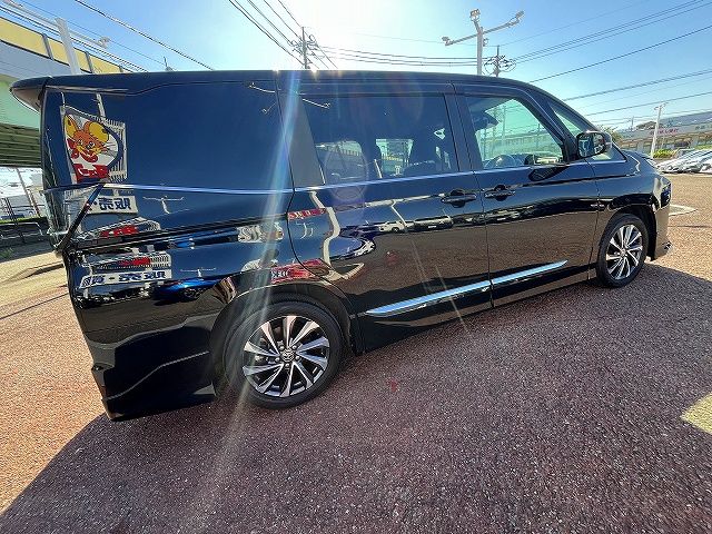 TOYOTA VOXY HYBRID 2022 Image 31