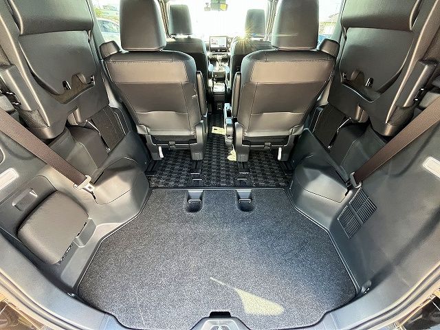 TOYOTA VOXY HYBRID 2022 Image 31