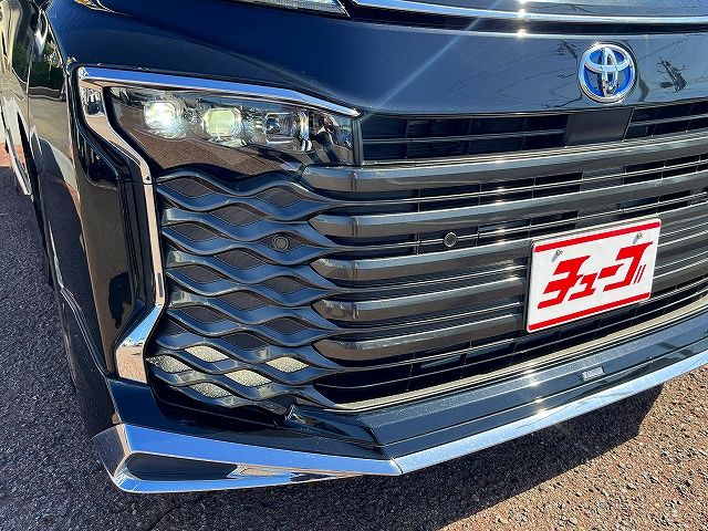 TOYOTA VOXY HYBRID 2022 Image 31