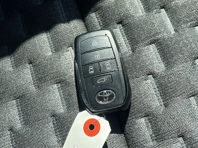 TOYOTA VOXY HYBRID 2022 Image 31