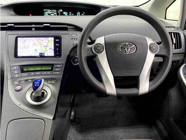 TOYOTA PRIUS 2011 Image 31