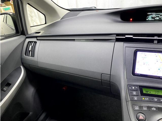 TOYOTA PRIUS 2011 Image 31