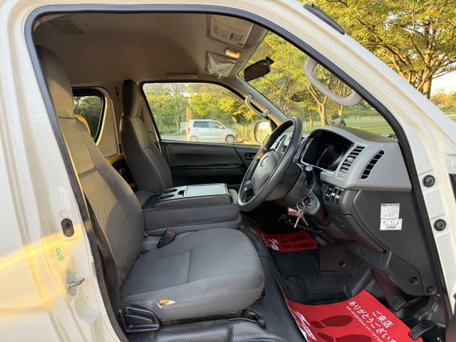 TOYOTA HIACE VAN 4WD 2011 Image 31