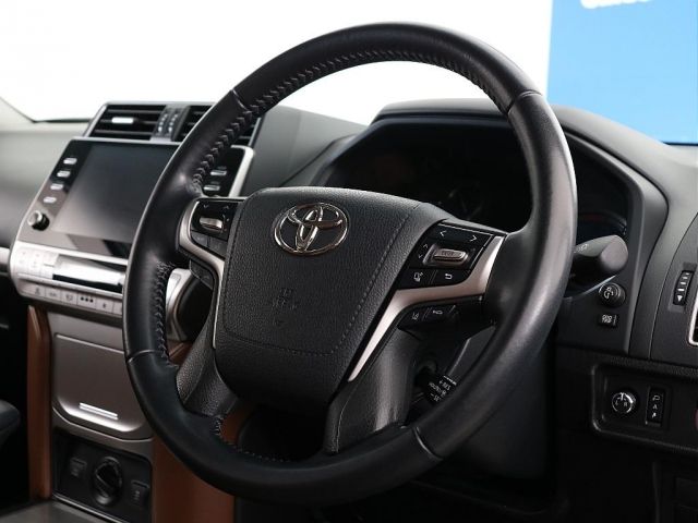 TOYOTA LANDCRUISER PRADO 2022 Image 31