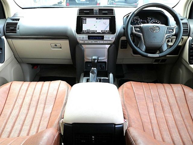 TOYOTA LANDCRUISER PRADO 2018 Image 31