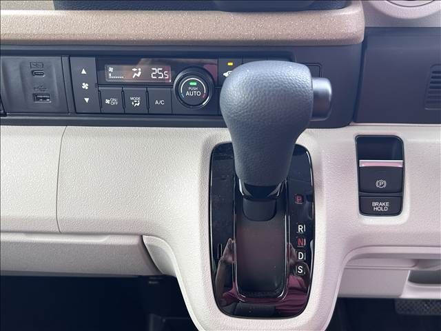 HONDA N BOX 2024 Image 31