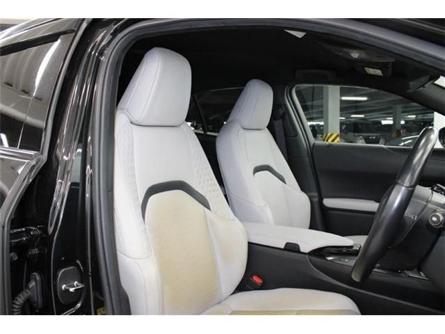 TOYOTA LEXUS UX250H 2019 Image 31