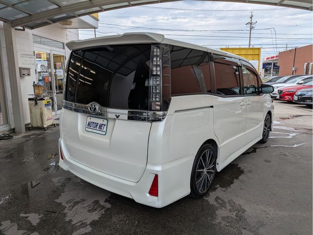 TOYOTA VOXY 2014 Image 31