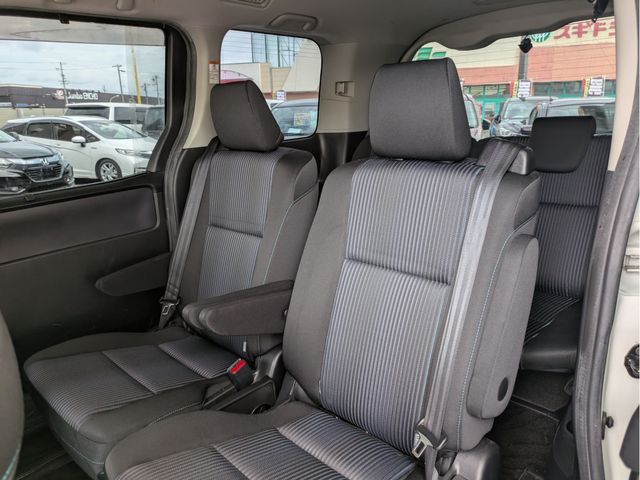 TOYOTA VOXY 2014 Image 31