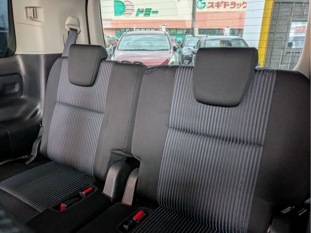 TOYOTA VOXY 2014 Image 31