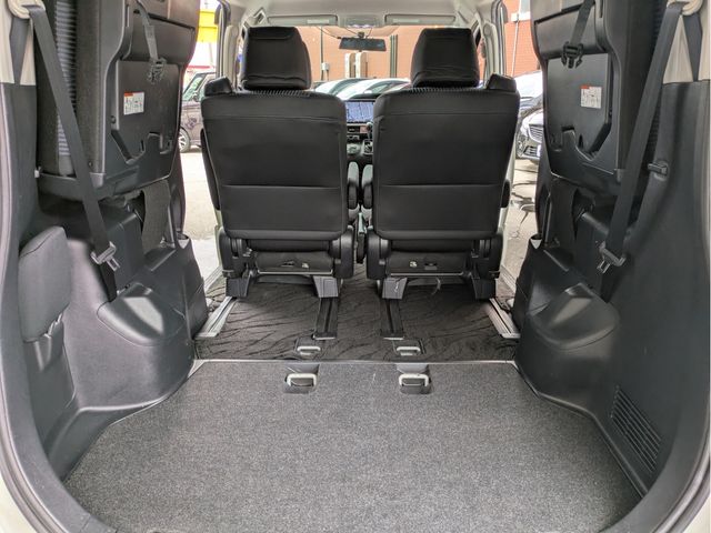 TOYOTA VOXY 2014 Image 31