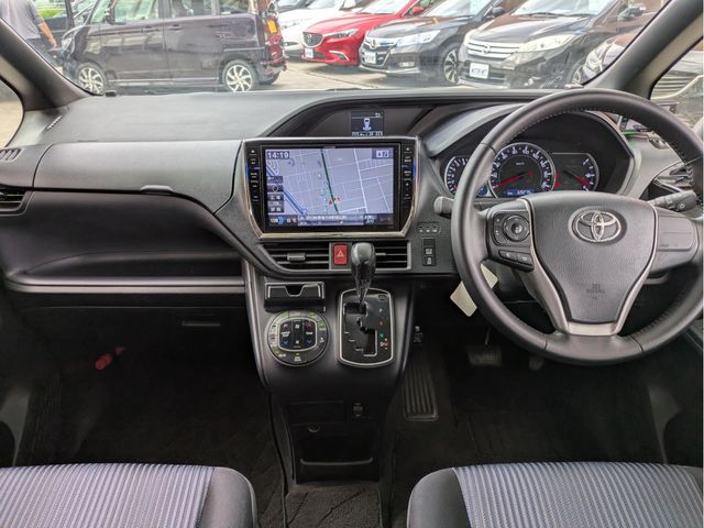 TOYOTA VOXY 2014 Image 31