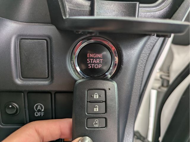 TOYOTA VOXY 2014 Image 31