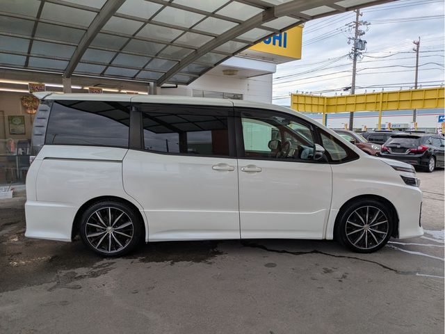 TOYOTA VOXY 2014 Image 31