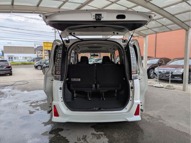 TOYOTA VOXY 2014 Image 31