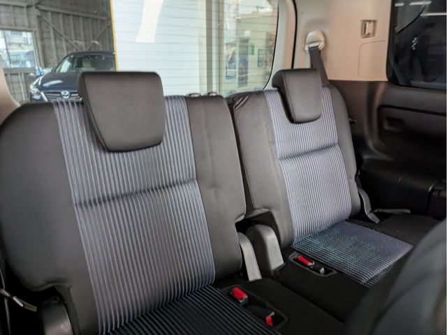 TOYOTA VOXY 2014 Image 31