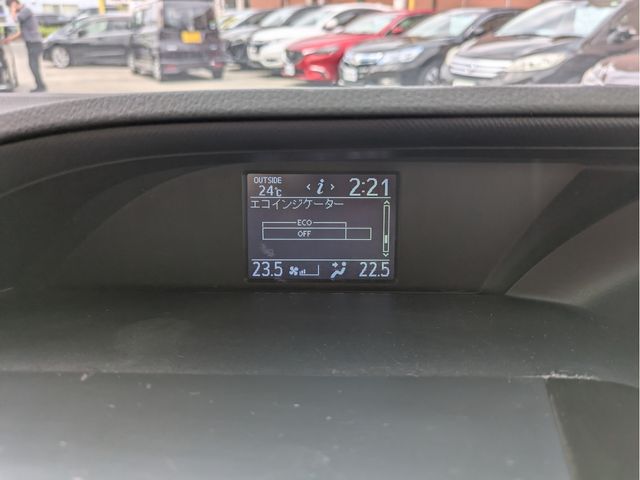 TOYOTA VOXY 2014 Image 31