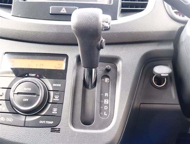 SUZUKI WAGON R STINGRAY 2013 Image 31