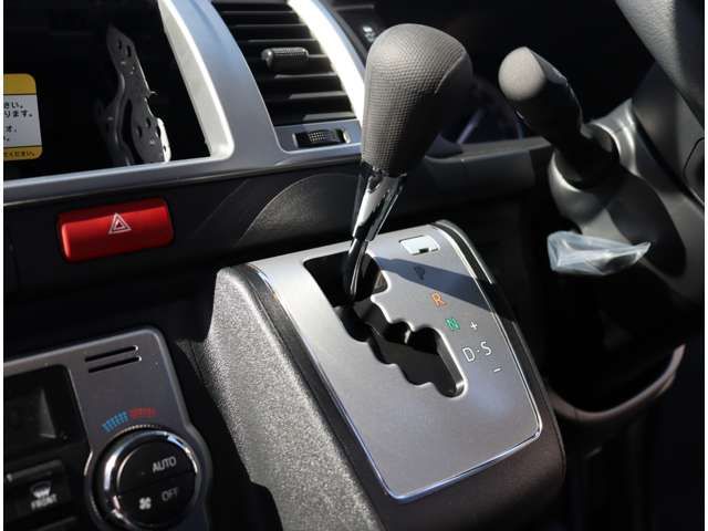 TOYOTA HIACE VAN 2WD 2025 Image 31