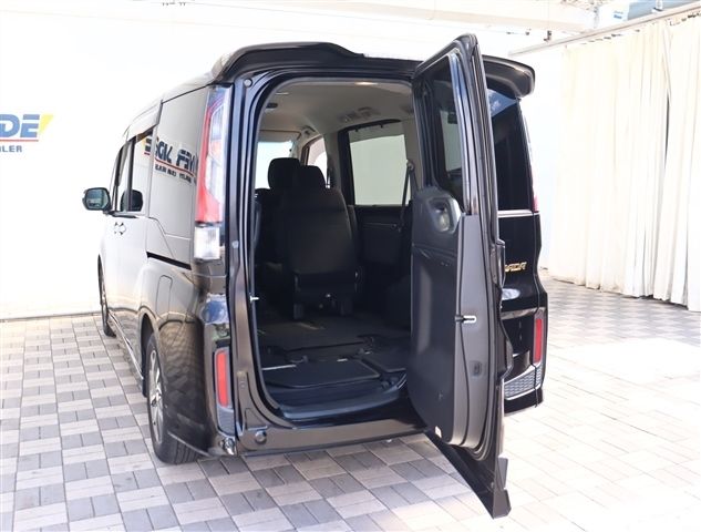 HONDA STEPWAGON SPADA 2015 Image 31