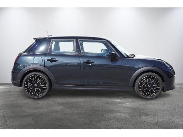 BMW MINI COOPER 5DOOR 2025 Image 31