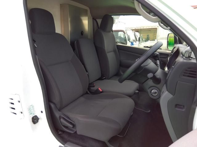 NISSAN NV350 CARAVAN 2019 Image 31