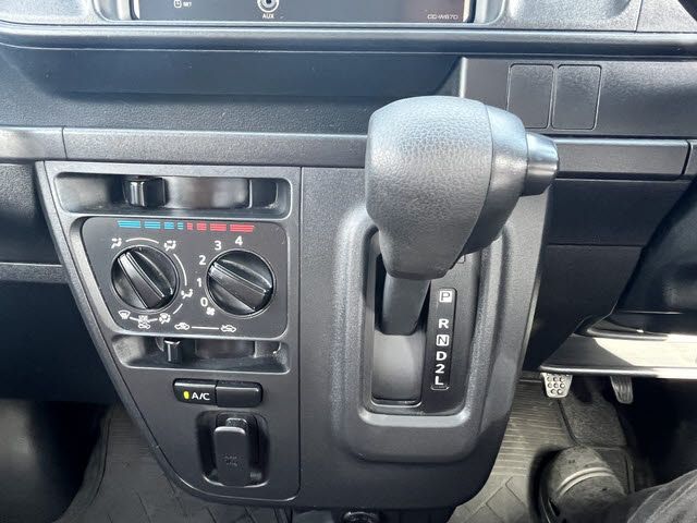 DAIHATSU HIJET DECKVAN 2018 Image 31