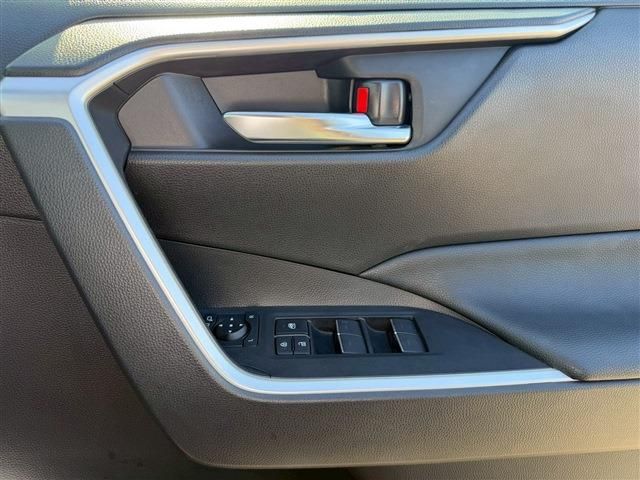 TOYOTA RAV4 2WD 2022 Image 31