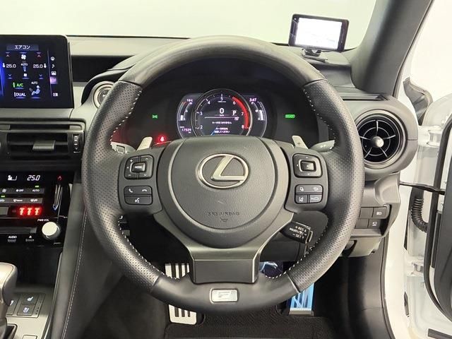 TOYOTA LEXUS IS300H 2022 Image 31