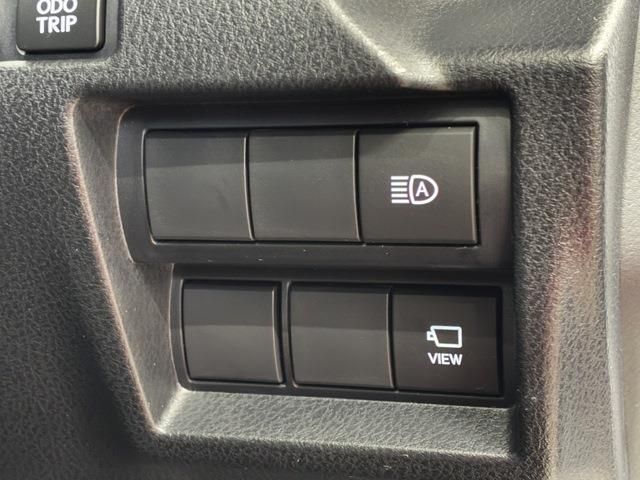 TOYOTA LEXUS IS300H 2022 Image 31