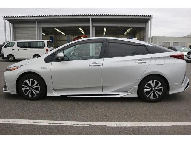 TOYOTA PRIUS PHV 2017 Image 31