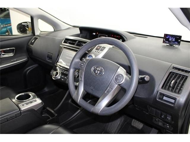 TOYOTA PRIUS ALPHA 2015 Image 31