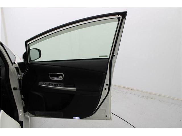 TOYOTA PRIUS ALPHA 2015 Image 31