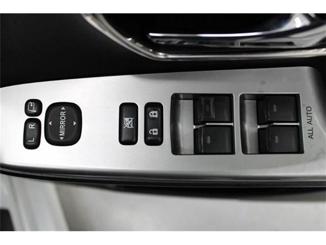 TOYOTA PRIUS ALPHA 2015 Image 31