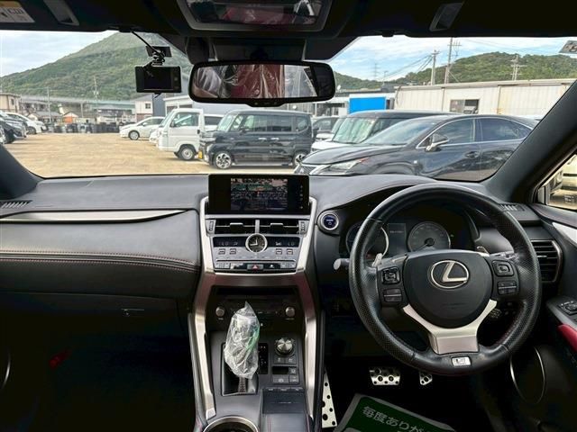 TOYOTA LEXUS NX300H 2019 Image 31