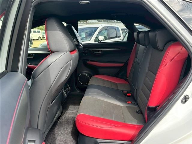 TOYOTA LEXUS NX300H 2019 Image 31