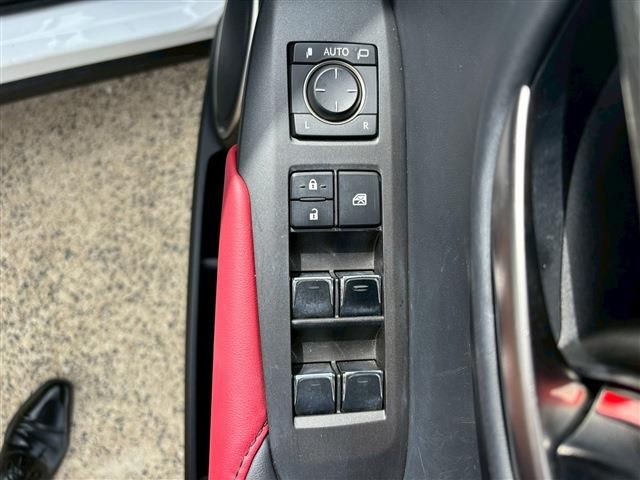 TOYOTA LEXUS NX300H 2019 Image 31