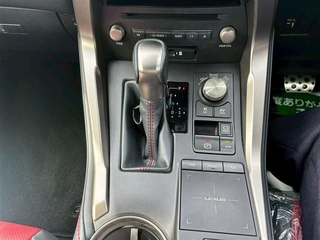 TOYOTA LEXUS NX300H 2019 Image 31