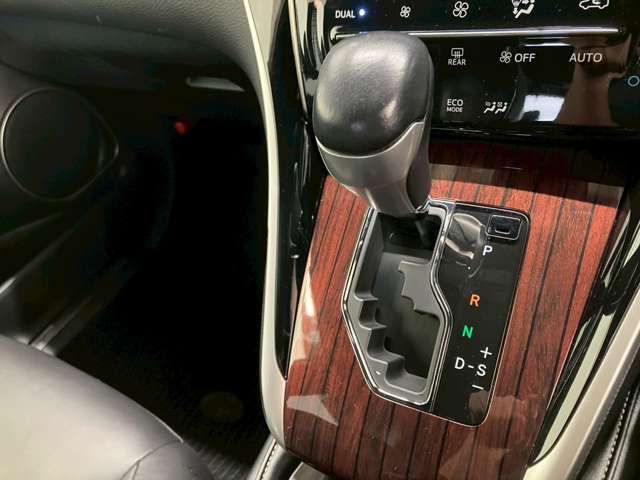 TOYOTA HARRIER HYBRID 2015 Image 31