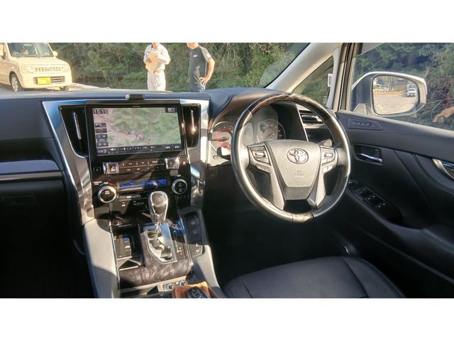 TOYOTA VELLFIRE 2018 Image 31