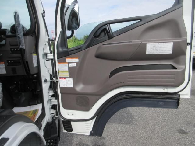 MITSUBISHI CANTER 2025 Image 31