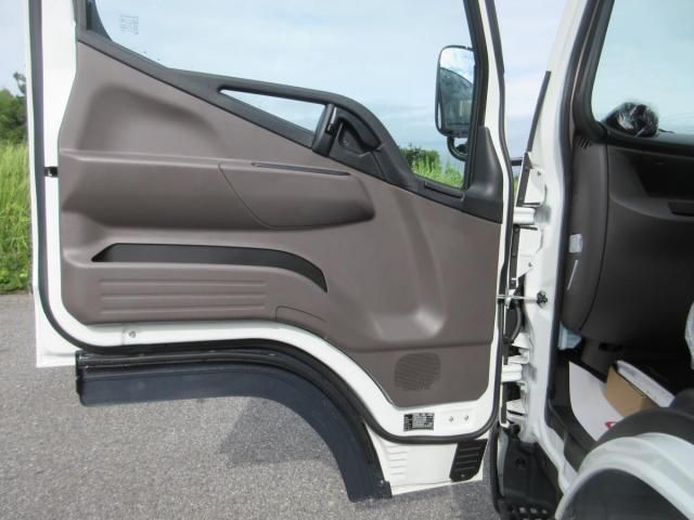 MITSUBISHI CANTER 2025 Image 31