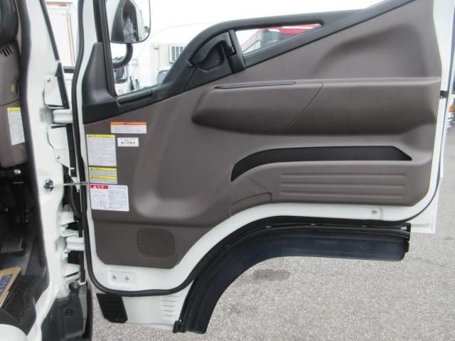 MITSUBISHI CANTER 2025 Image 31