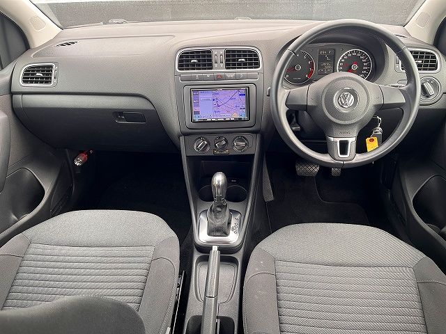 VOLKSWAGEN POLO 2012 Image 31