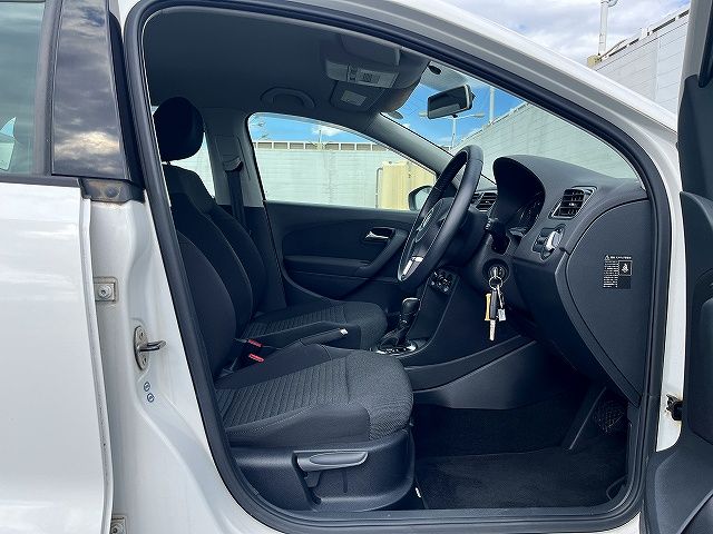 VOLKSWAGEN POLO 2012 Image 31