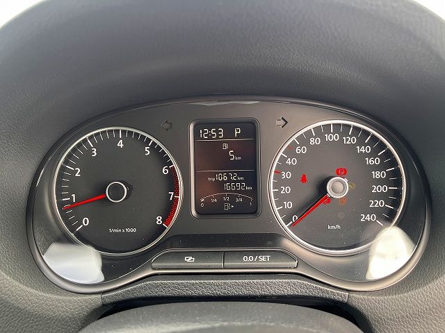 VOLKSWAGEN POLO 2012 Image 31