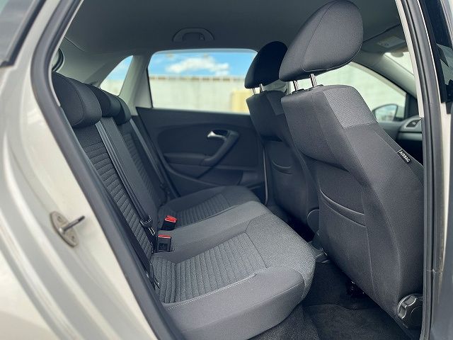 VOLKSWAGEN POLO 2012 Image 31