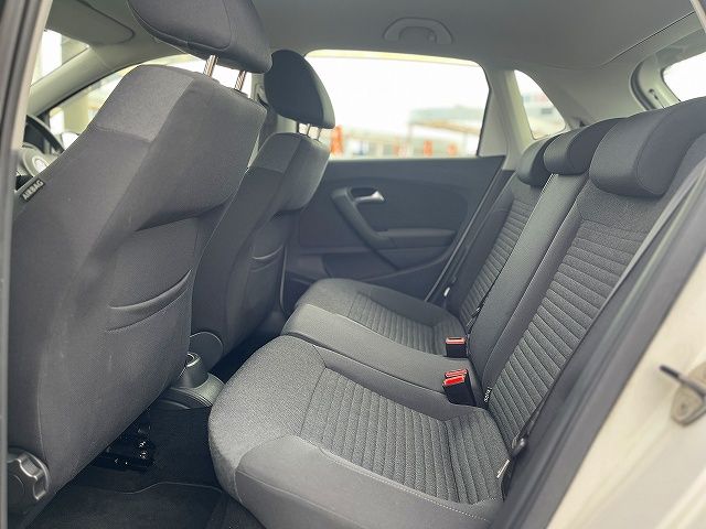 VOLKSWAGEN POLO 2012 Image 31