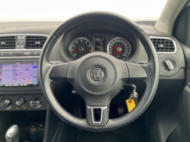 VOLKSWAGEN POLO 2012 Image 31