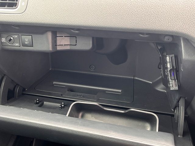 VOLKSWAGEN POLO 2012 Image 31